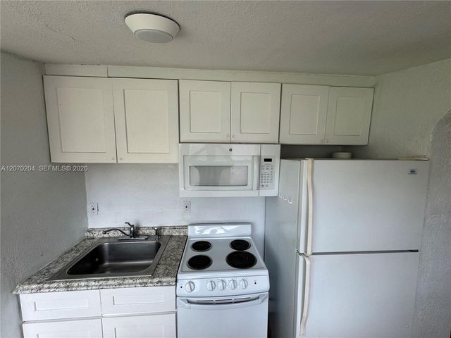 1018 N 17th Court 2B, Hollywood, FL 33020