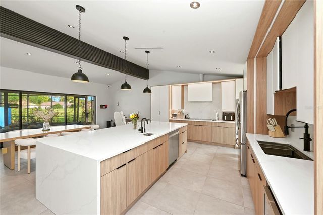 6747 EDGEWORTH DR, Orlando, FL 32819