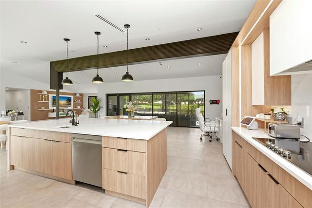 6747 EDGEWORTH DR, Orlando, FL 32819