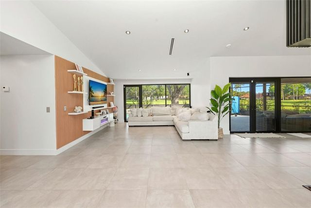 6747 EDGEWORTH DR, Orlando, FL 32819