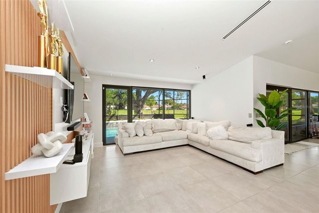 6747 EDGEWORTH DR, Orlando, FL 32819