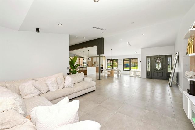 6747 EDGEWORTH DR, Orlando, FL 32819