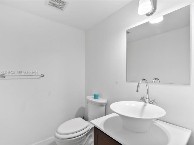 3675 N Country Club Drive 1607, Aventura, FL 33180