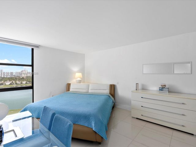 3675 N Country Club Drive 1607, Aventura, FL 33180