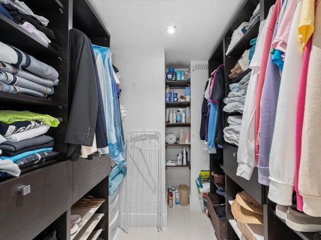 3675 N Country Club Drive 1607, Aventura, FL 33180