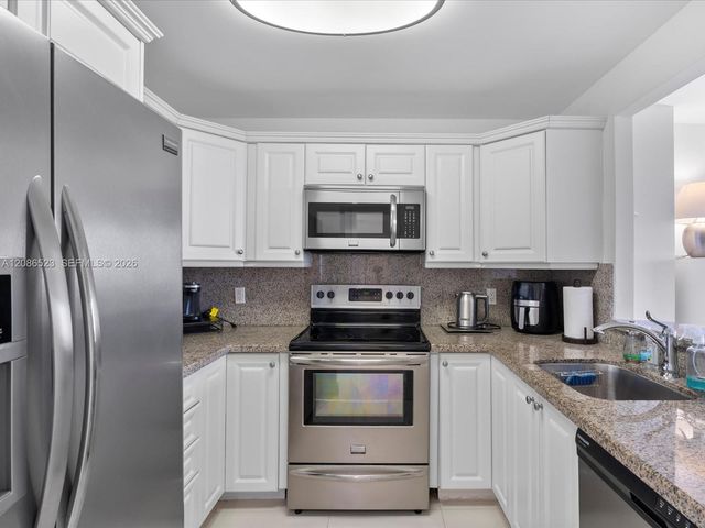3675 N Country Club Drive 1607, Aventura, FL 33180
