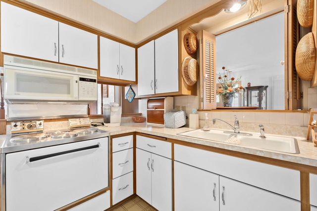 1217 Fairway DRIVE, Racine, WI 53405