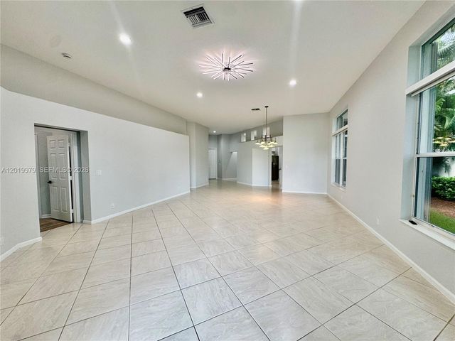 2525 Bay Pointe Court, Weston, FL 33327