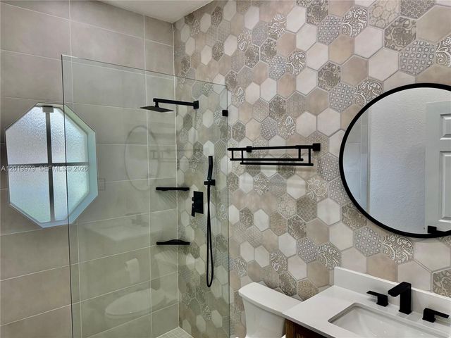 2525 Bay Pointe Court, Weston, FL 33327