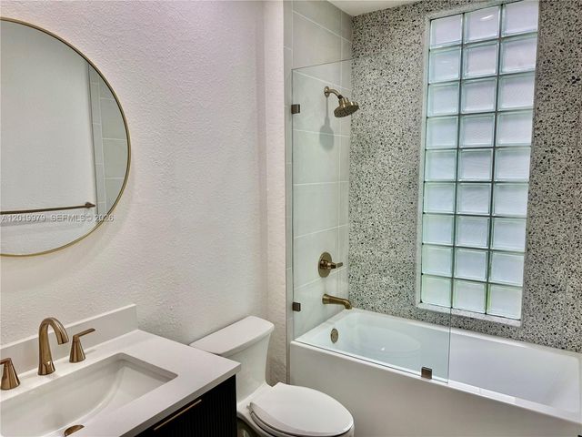2525 Bay Pointe Court, Weston, FL 33327