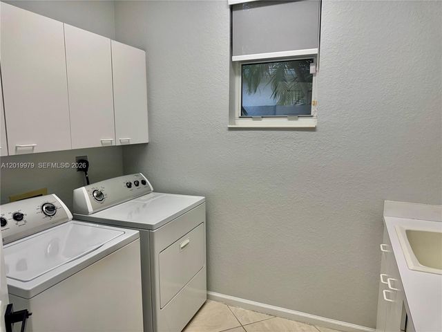 2525 Bay Pointe Court, Weston, FL 33327