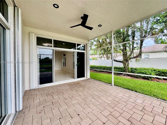 2525 Bay Pointe Court, Weston, FL 33327