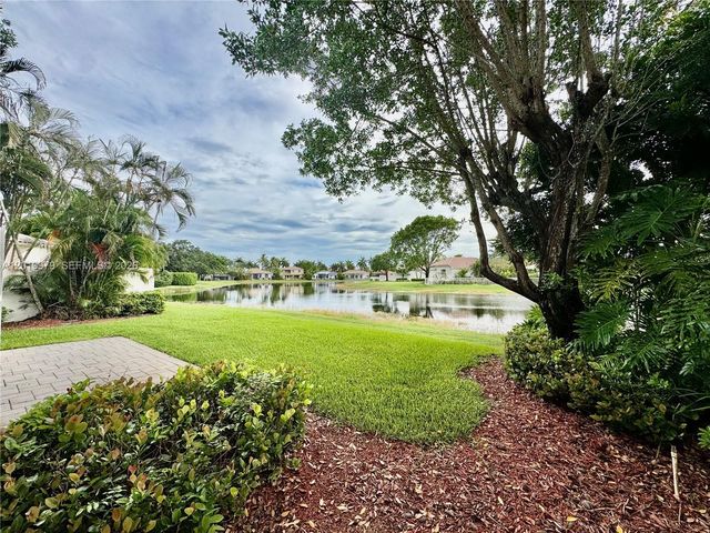 2525 Bay Pointe Court, Weston, FL 33327