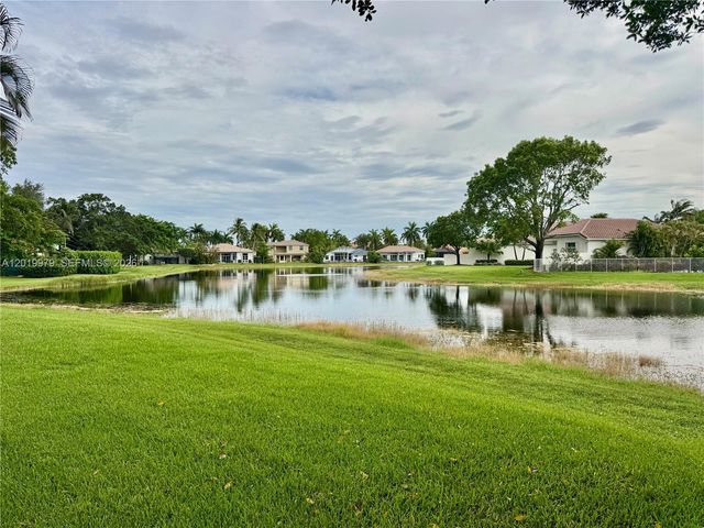 2525 Bay Pointe Court, Weston, FL 33327