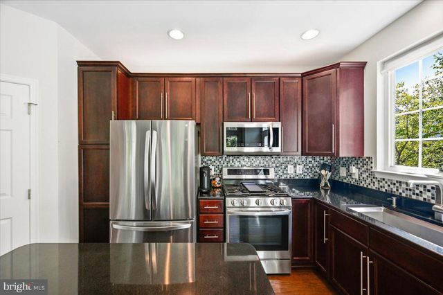 25091 GUNNERY SQ, Chantilly, VA 20152