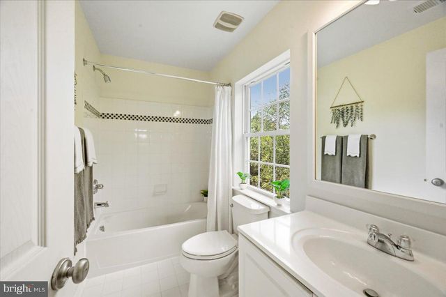 25091 GUNNERY SQ, Chantilly, VA 20152