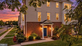 25091 GUNNERY SQ, Chantilly, VA 20152