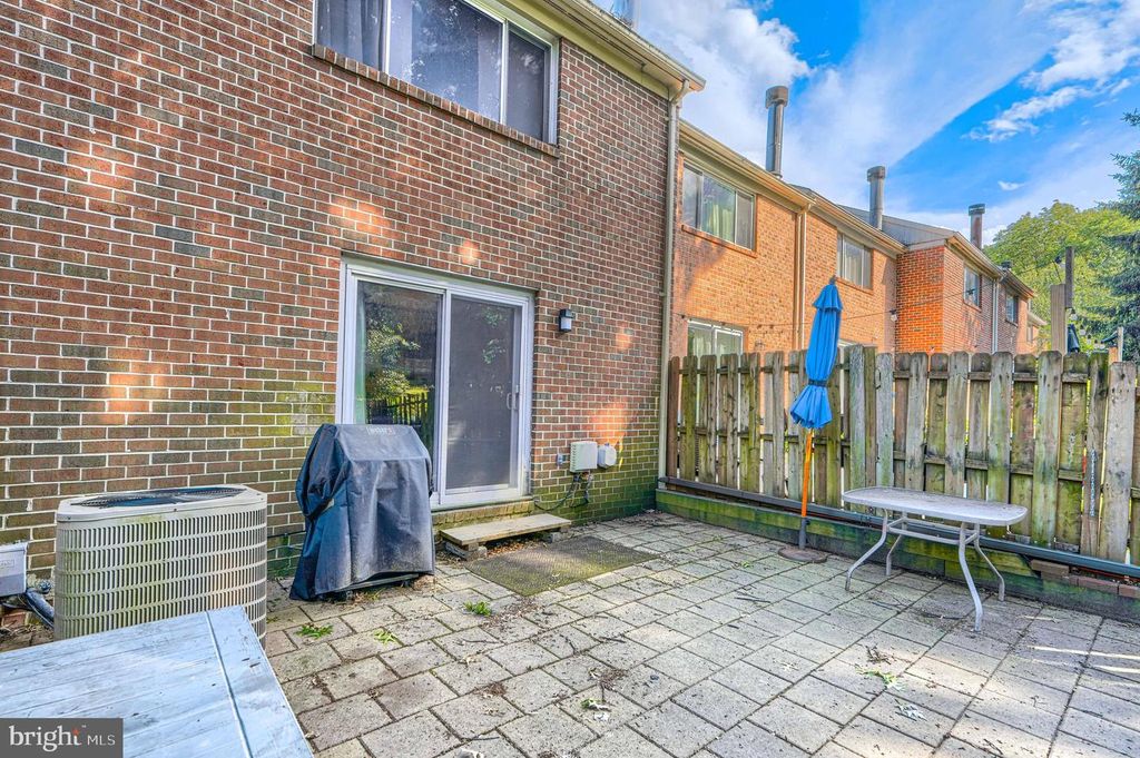 Image 20 of property listing at 34 CASTLEBAR CT, Lutherville Timonium, MD 21093