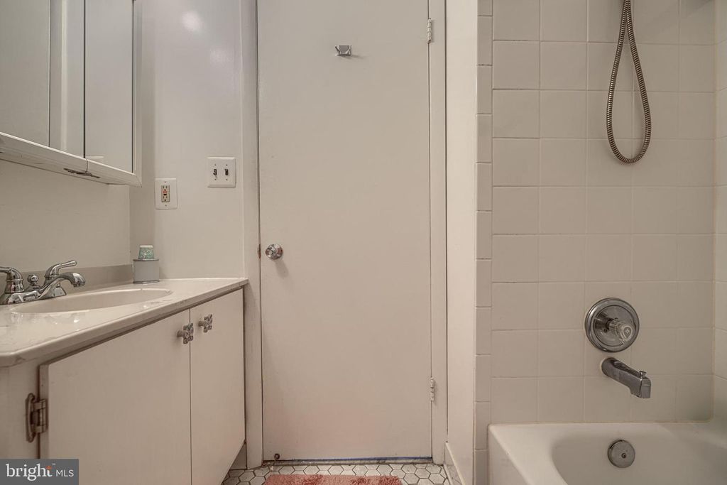 Image 41 of property listing at 34 CASTLEBAR CT, Lutherville Timonium, MD 21093