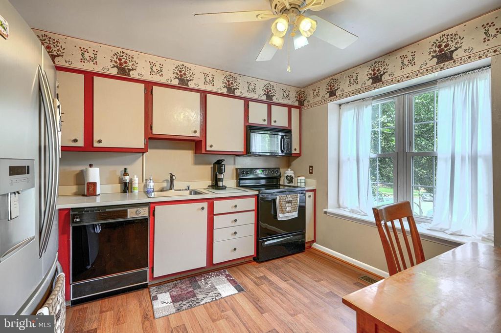 Image 6 of property listing at 34 CASTLEBAR CT, Lutherville Timonium, MD 21093