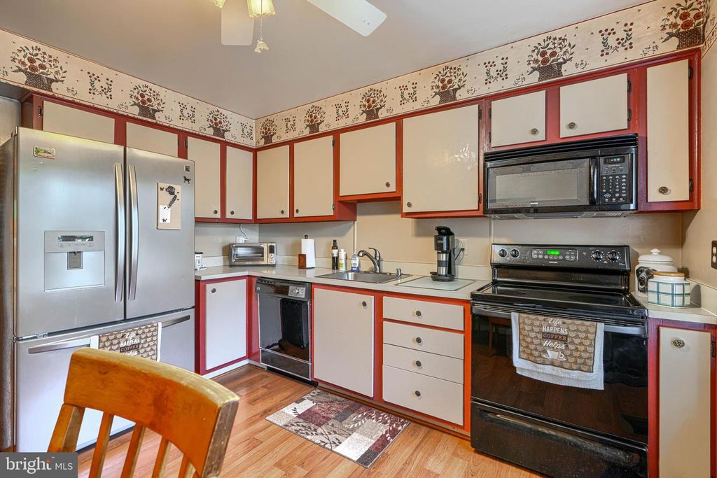 Image 8 of property listing at 34 CASTLEBAR CT, Lutherville Timonium, MD 21093