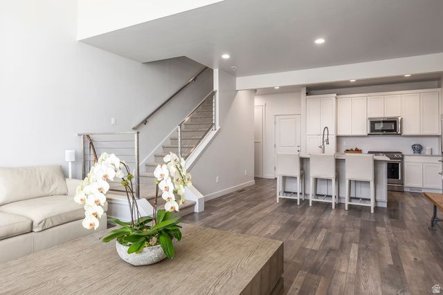 1055 S PAINTED HORSE LN, Bluffdale, UT 84065