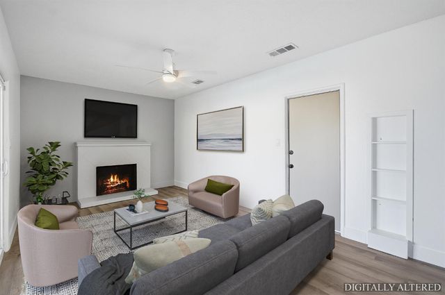 821 W Fairmont Avenue, Clovis, CA 93612