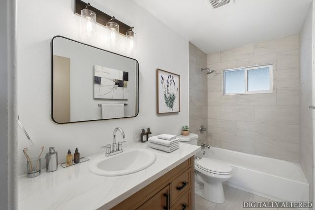 821 W Fairmont Avenue, Clovis, CA 93612