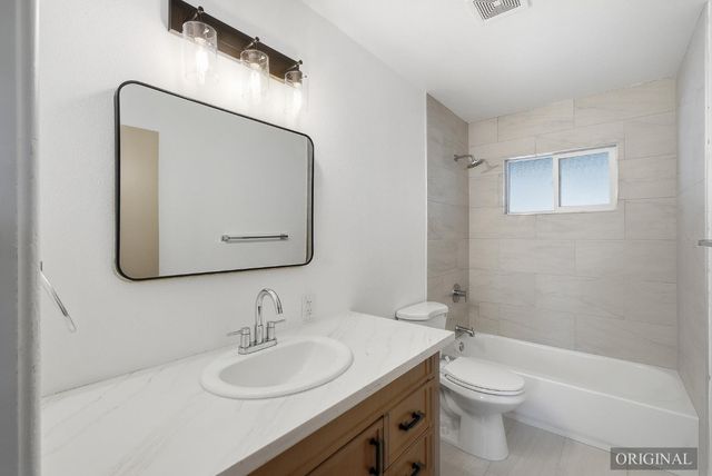 821 W Fairmont Avenue, Clovis, CA 93612