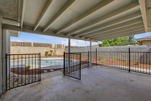 821 W Fairmont Avenue, Clovis, CA 93612