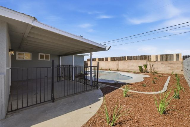 821 W Fairmont Avenue, Clovis, CA 93612