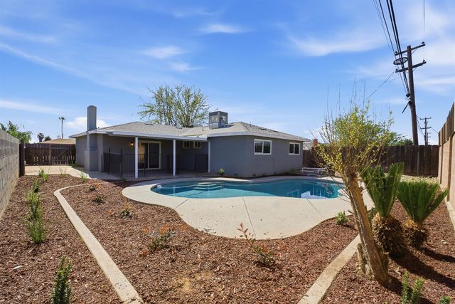 821 W Fairmont Avenue, Clovis, CA 93612