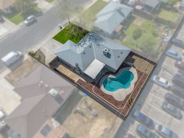 821 W Fairmont Avenue, Clovis, CA 93612