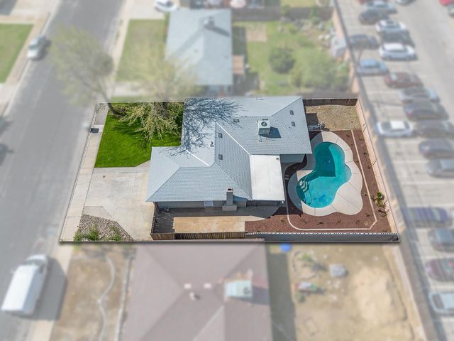 821 W Fairmont Avenue, Clovis, CA 93612