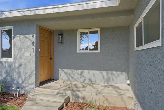 821 W Fairmont Avenue, Clovis, CA 93612