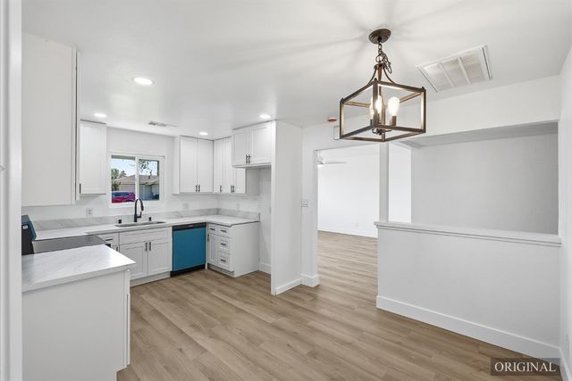 821 W Fairmont Avenue, Clovis, CA 93612