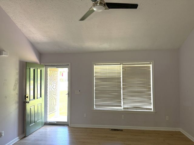 1534 Ridgemont Dr, La Vergne, TN 37086