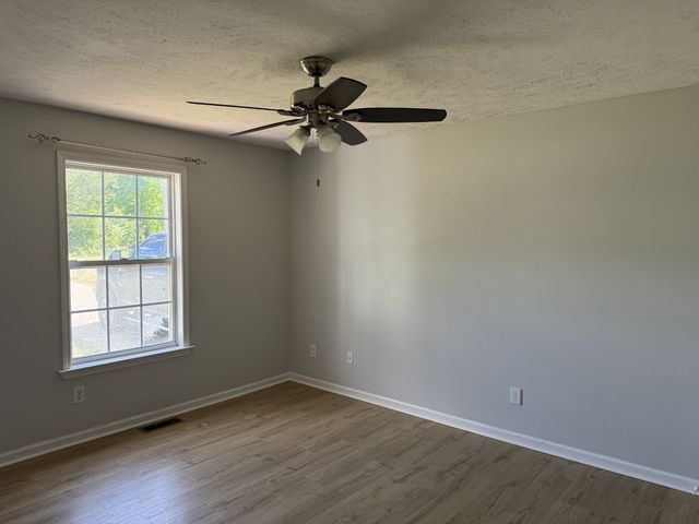 1534 Ridgemont Dr, La Vergne, TN 37086