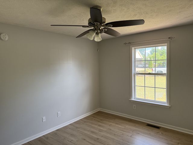 1534 Ridgemont Dr, La Vergne, TN 37086