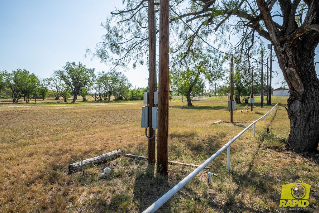 Image 116 of property listing at 425 Highland Park, Robert Lee, TX 76945