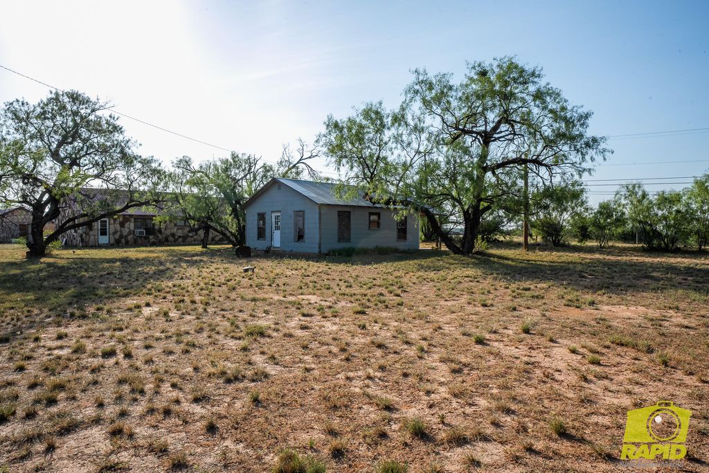 Image 121 of property listing at 425 Highland Park, Robert Lee, TX 76945
