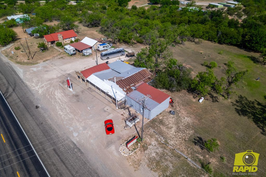 Image 2 of property listing at 425 Highland Park, Robert Lee, TX 76945