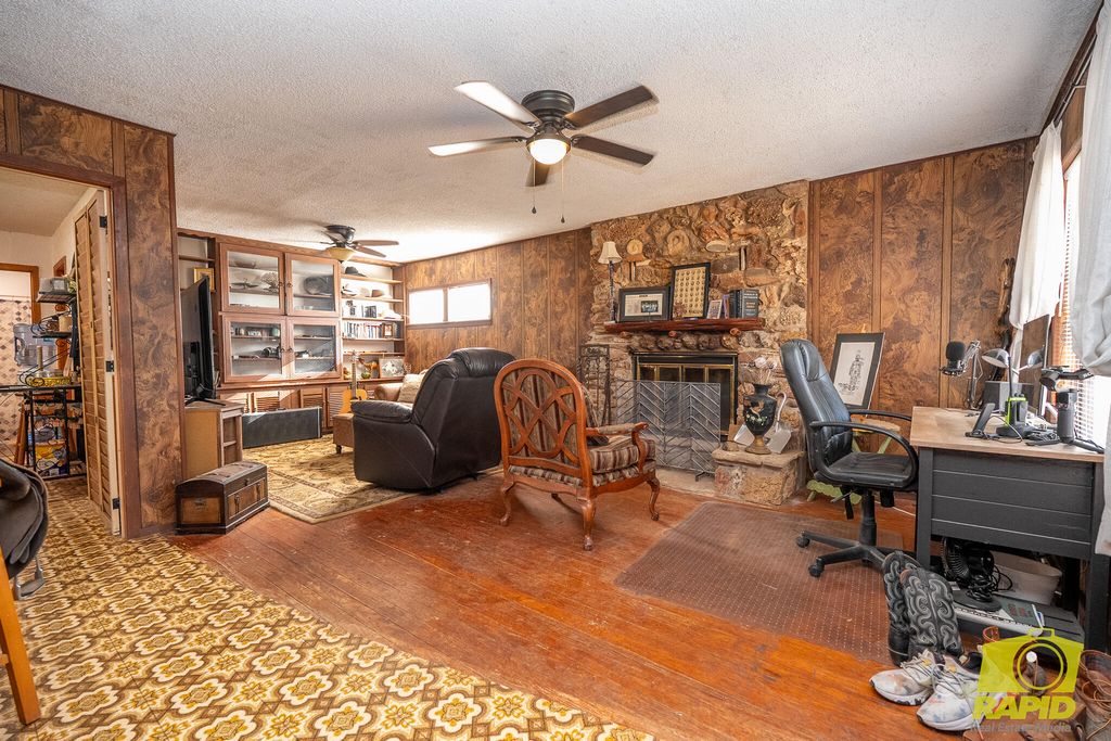 Image 6 of property listing at 425 Highland Park, Robert Lee, TX 76945
