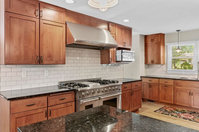 5382 N Lakewood Drive, Springfield, MO 65803