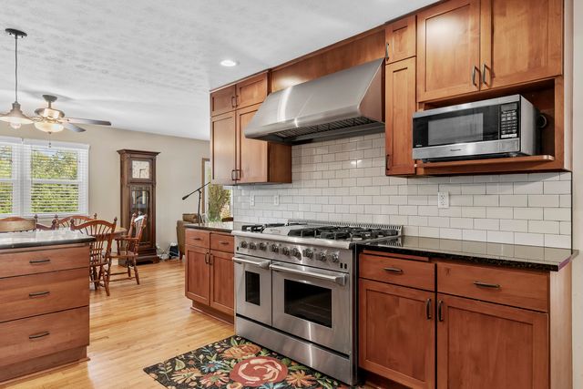 5382 N Lakewood Drive, Springfield, MO 65803