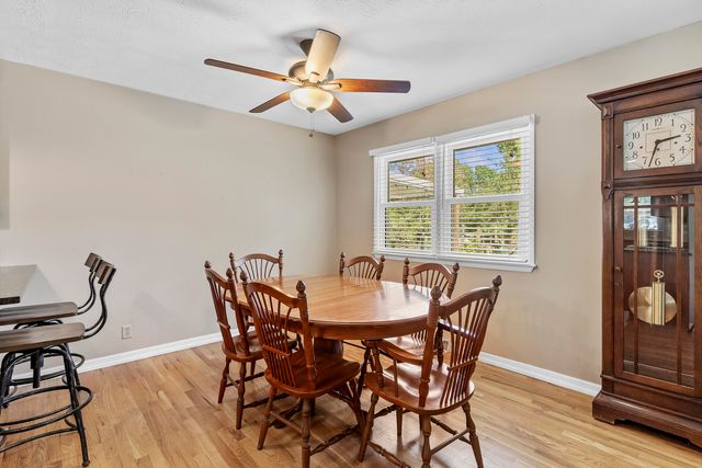 5382 N Lakewood Drive, Springfield, MO 65803