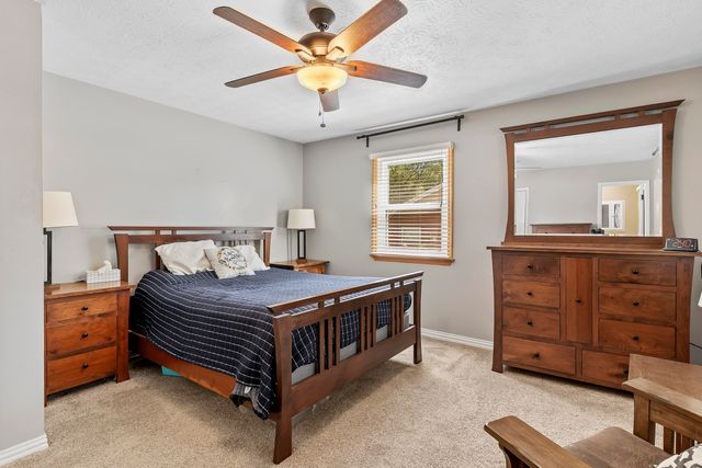 5382 N Lakewood Drive, Springfield, MO 65803