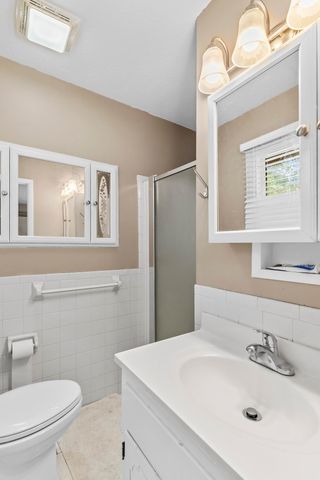 5382 N Lakewood Drive, Springfield, MO 65803