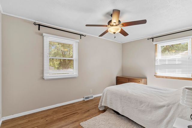 5382 N Lakewood Drive, Springfield, MO 65803