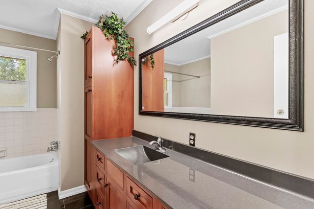 5382 N Lakewood Drive, Springfield, MO 65803